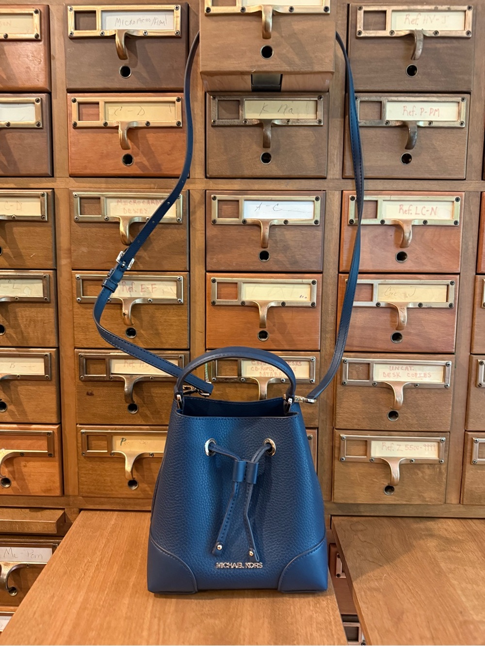 Michael Kors Navy Blue Mini Bucket Bag NWOT Clutch/Crossbody Pebbled Leather - Picture 14 of 15